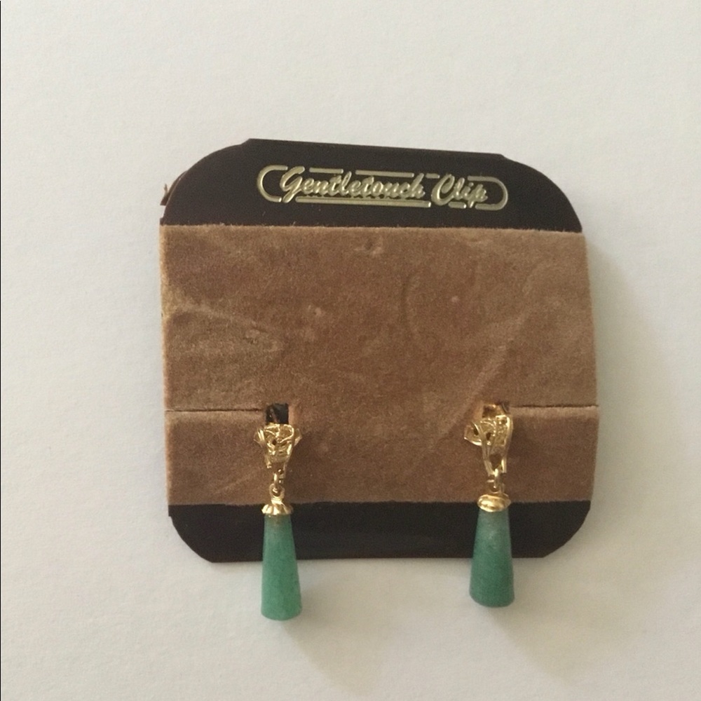 Earrings NWOT Vintage Teardrop Jade Green & GF Top